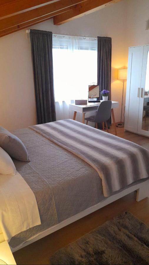 Apartman Diana,free parking Pula Bagian luar foto