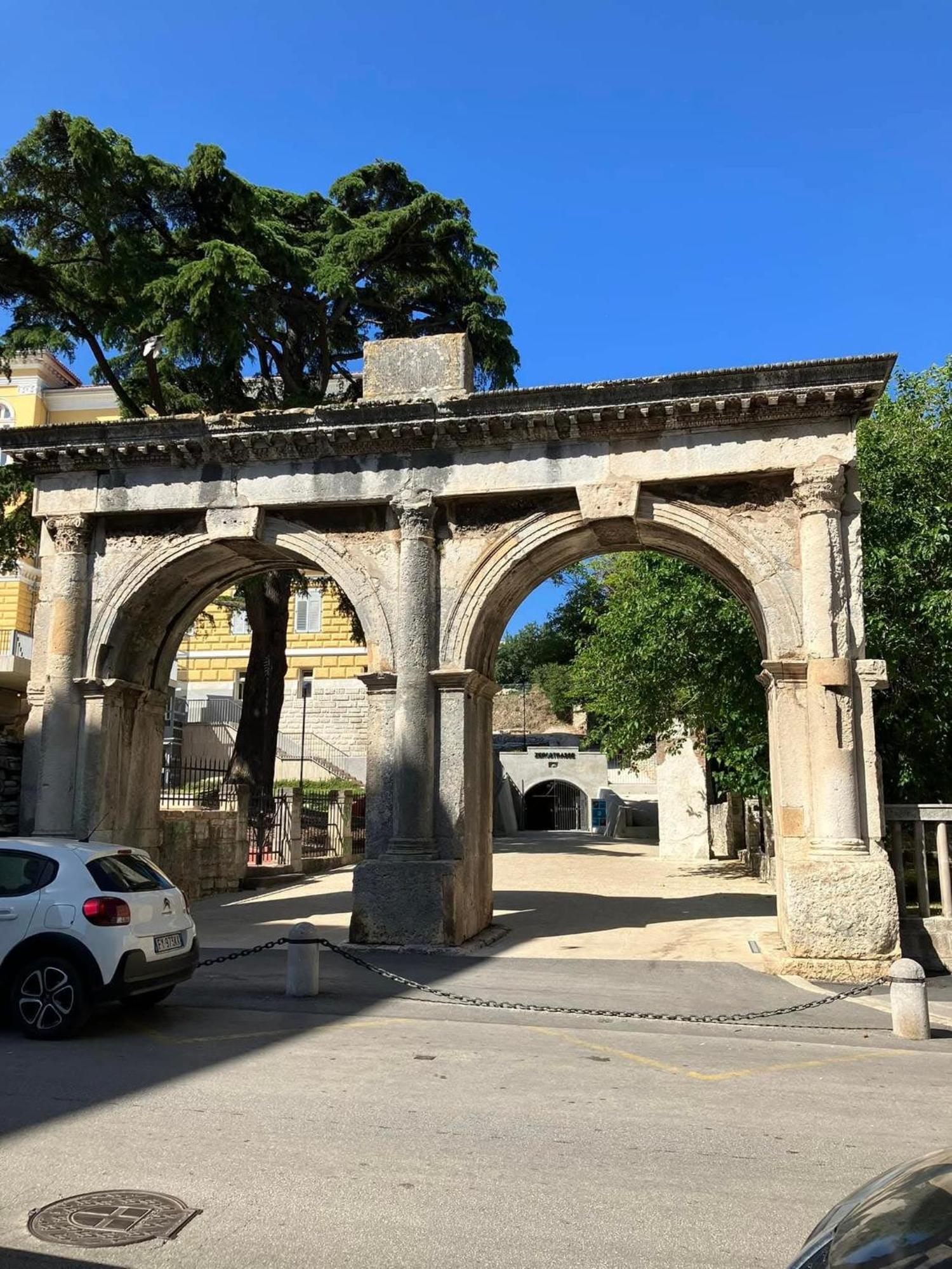 Apartman Diana,free parking Pula Bagian luar foto